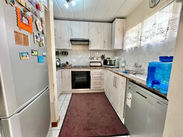 3 Bedroom Townhouse For Sale in Oakdene
