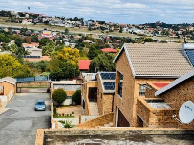 3 Bedroom Townhouse For Sale in Oakdene
