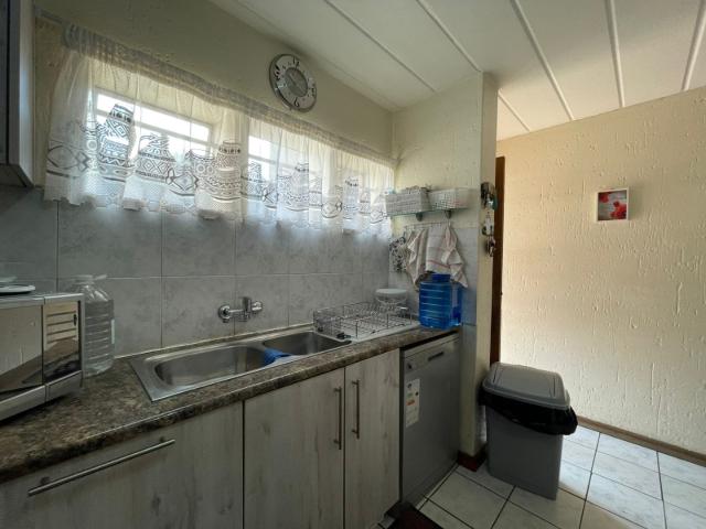 3 Bedroom Townhouse For Sale in Oakdene