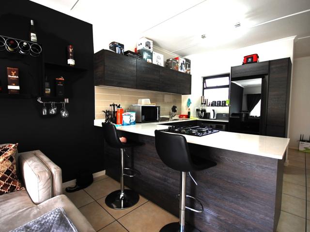 3 Bedroom Townhouse For Sale in Oakdene
