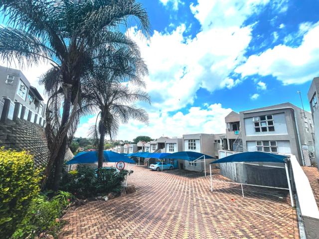 3 Bedroom Townhouse For Sale in Oakdene