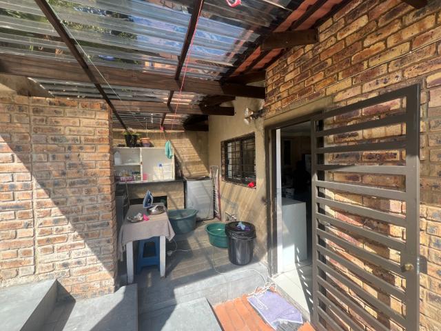3 Bedroom Townhouse For Sale in Oakdene