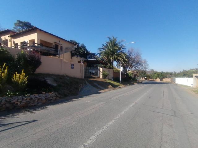 3 Bedroom Townhouse For Sale in Oakdene