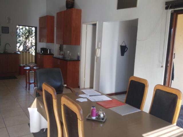 3 Bedroom Townhouse For Sale in Oakdene