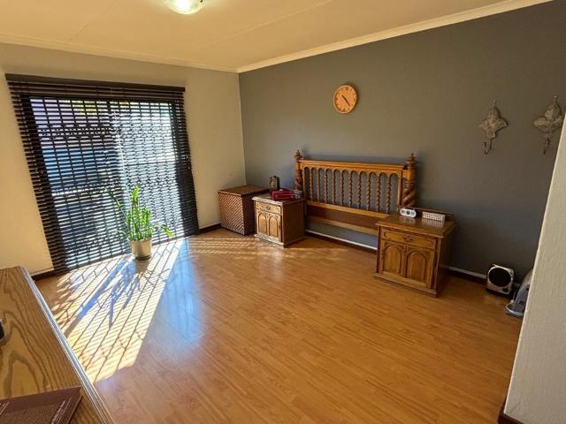 3 Bedroom Townhouse For Sale in Oakdene
