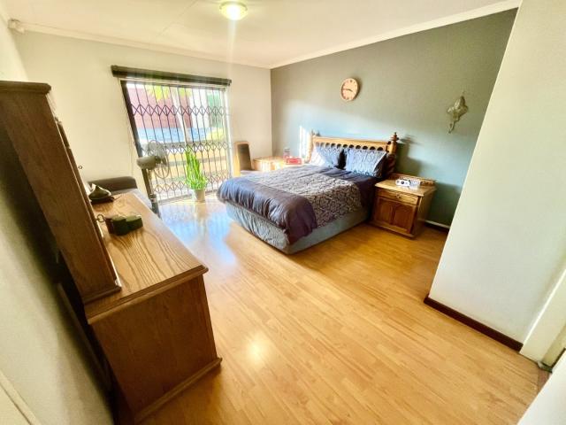 3 Bedroom Townhouse For Sale in Oakdene
