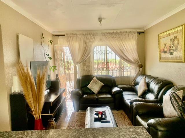 3 Bedroom Townhouse For Sale in Ormonde