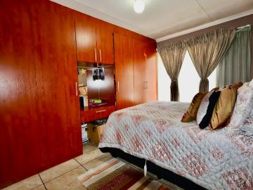 3 Bedroom Townhouse For Sale in Ormonde