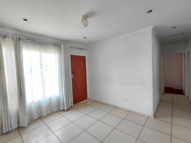 3 Bedroom Townhouse For Sale in Ormonde View