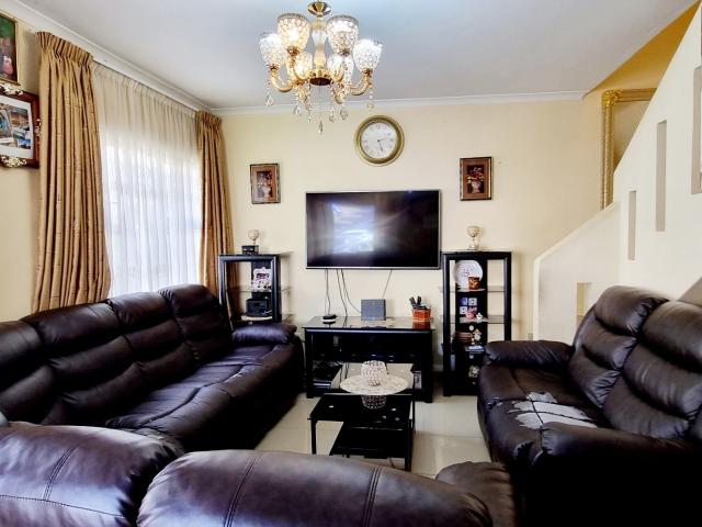 3 Bedroom Townhouse For Sale in Avoca