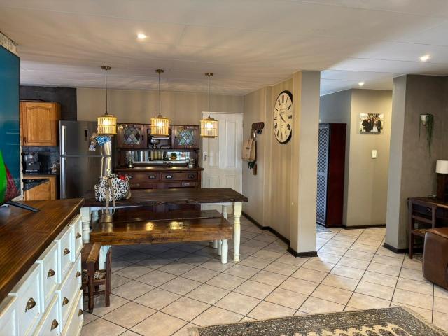 3 Bedroom Townhouse For Sale in Aerorand