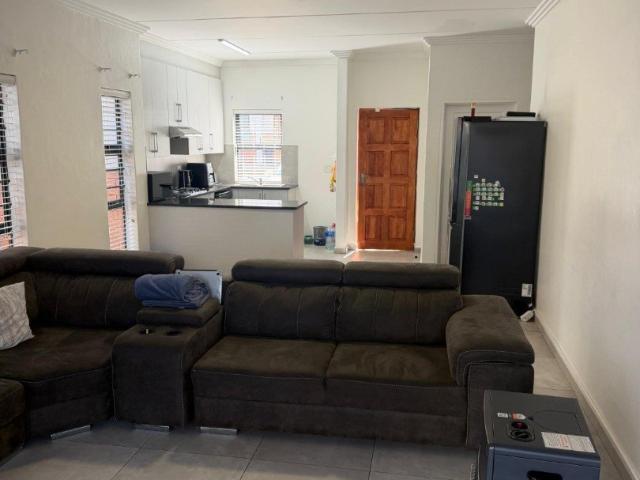 3 Bedroom Townhouse For Sale in Alberante