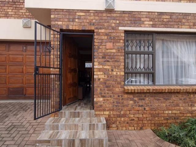 3 Bedroom Townhouse For Sale in Alberton Central