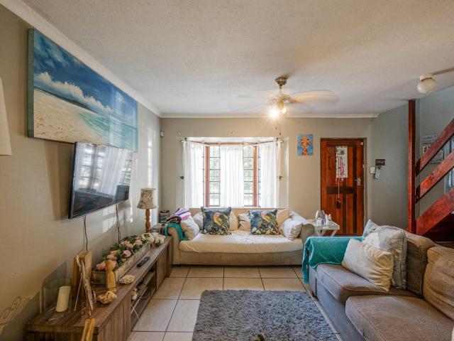 3 Bedroom Townhouse For Sale in Amanzimtoti