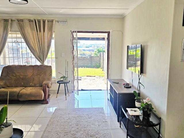 3 Bedroom Townhouse For Sale in Amanzimtoti