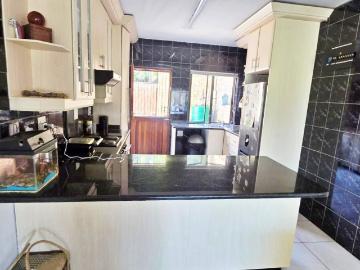 3 Bedroom Townhouse For Sale in Amanzimtoti