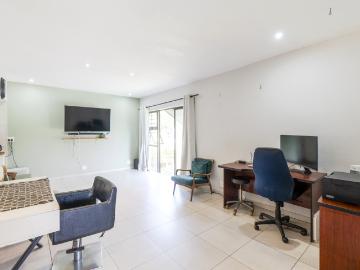 3 Bedroom Townhouse For Sale in Amanzimtoti