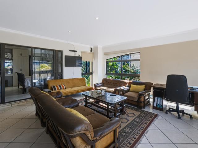 3 Bedroom Townhouse For Sale in Amanzimtoti