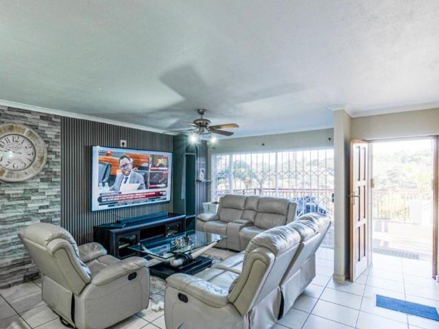 3 Bedroom Townhouse For Sale in Amanzimtoti