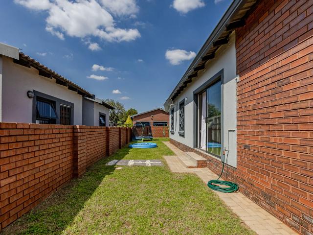3 Bedroom Townhouse For Sale in Amandasig