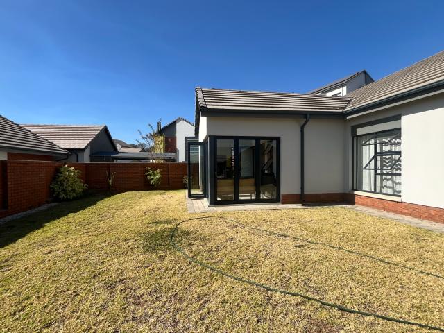 3 Bedroom Townhouse For Sale in Amberfield