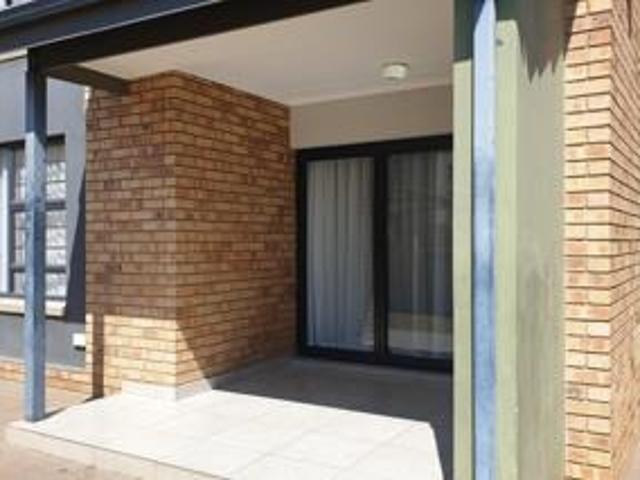 3 Bedroom Townhouse For Sale in Amberfield