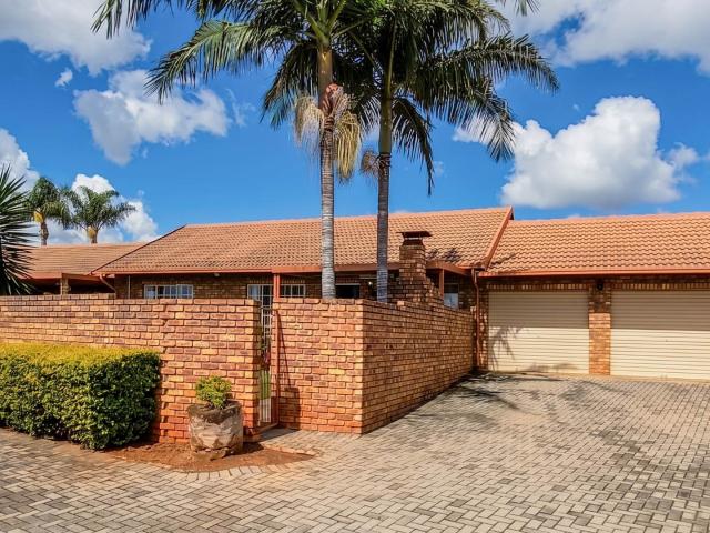 3 Bedroom Townhouse For Sale in Amberfield Glen