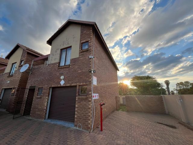 3 Bedroom Townhouse For Sale in Annadale