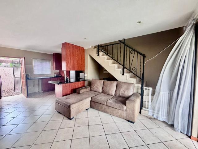 3 Bedroom Townhouse For Sale in Annlin