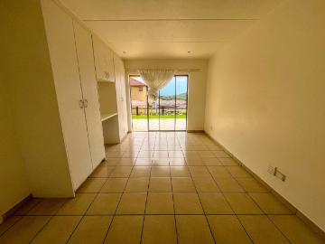 3 Bedroom Townhouse For Sale in Bassonia Rock