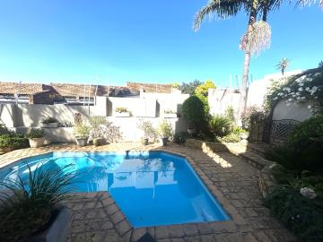 3 Bedroom Townhouse For Sale in Bassonia