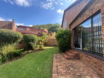 3 Bedroom Townhouse For Sale in Bassonia