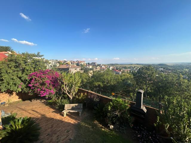 3 Bedroom Townhouse For Sale in Bassonia