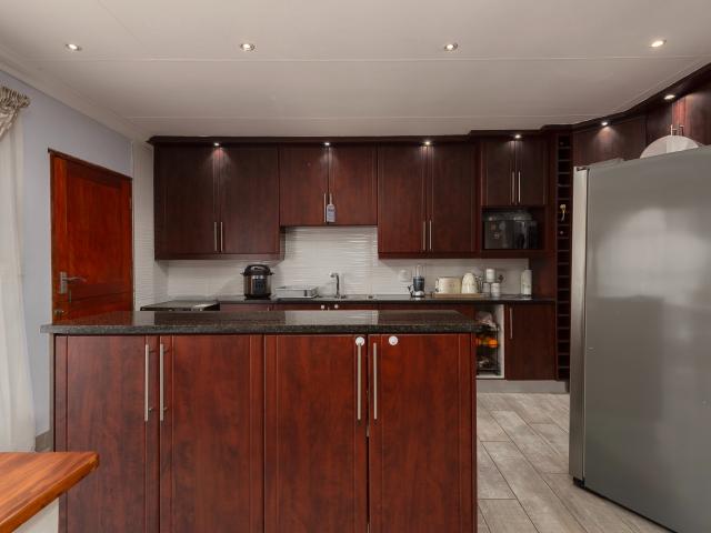3 Bedroom Townhouse For Sale in Bassonia