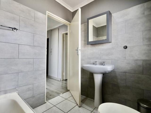 3 Bedroom Townhouse For Sale in Bassonia