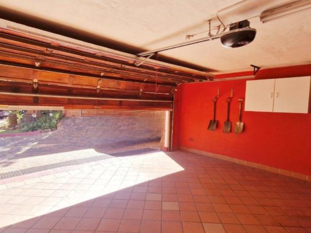 3 Bedroom Townhouse For Sale in Bassonia