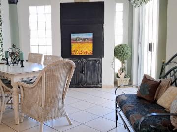3 Bedroom Townhouse For Sale in Bassonia