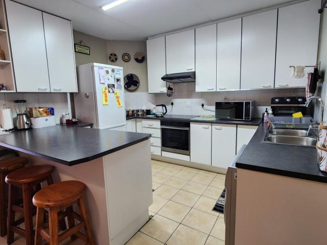 3 Bedroom Townhouse For Sale in Bartlett