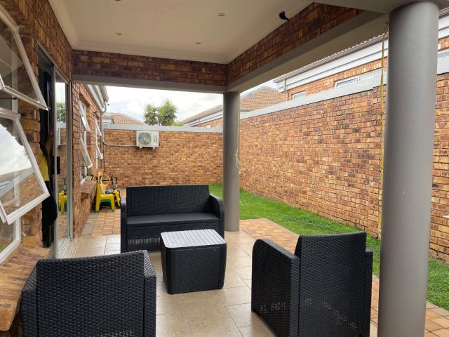 3 Bedroom Townhouse For Sale in Bartlett