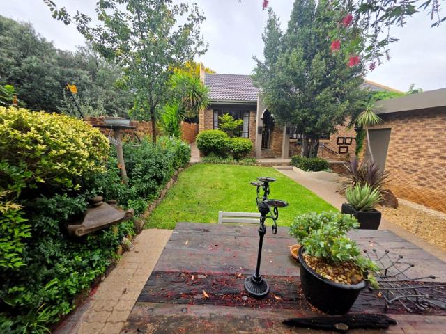 3 Bedroom Townhouse For Sale in Baysvalley