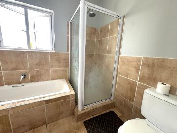 3 Bedroom Townhouse For Sale in Beacon Bay