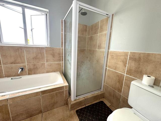 3 Bedroom Townhouse For Sale in Beacon Bay