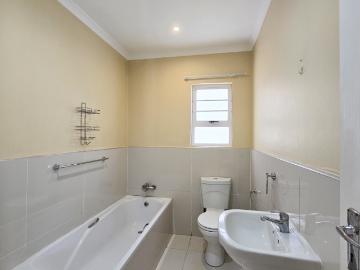 3 Bedroom Townhouse For Sale in Beacon Bay