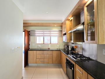 3 Bedroom Townhouse For Sale in Beacon Bay