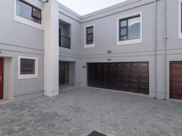 3 Bedroom Townhouse For Sale in Bedfordview
