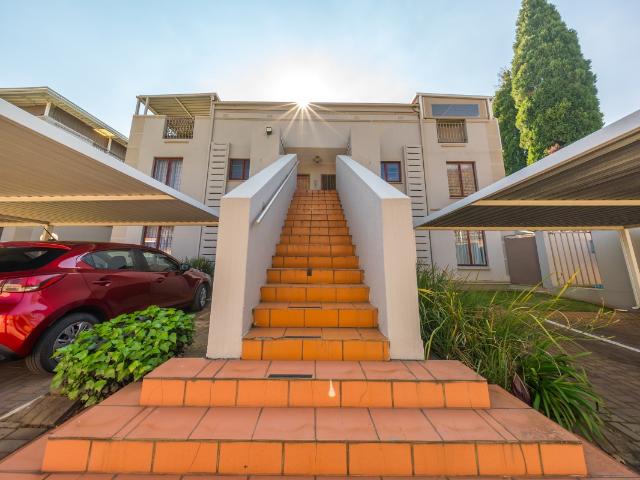 3 Bedroom Townhouse For Sale in Bedfordview