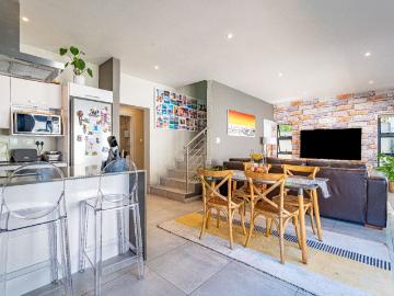 3 Bedroom Townhouse For Sale in Bedfordview