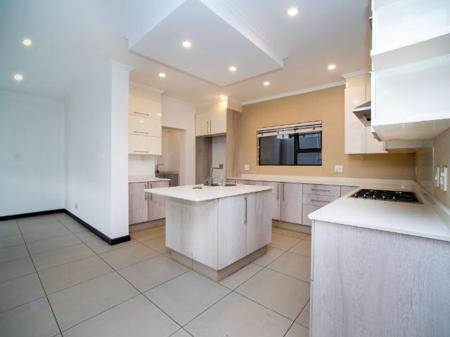 3 Bedroom Townhouse For Sale in Bedfordview