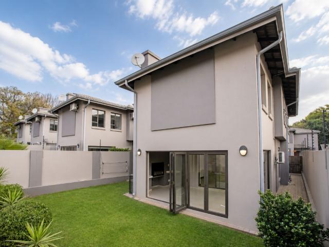 3 Bedroom Townhouse For Sale in Bedfordview