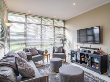 3 Bedroom Townhouse For Sale in Bedfordview